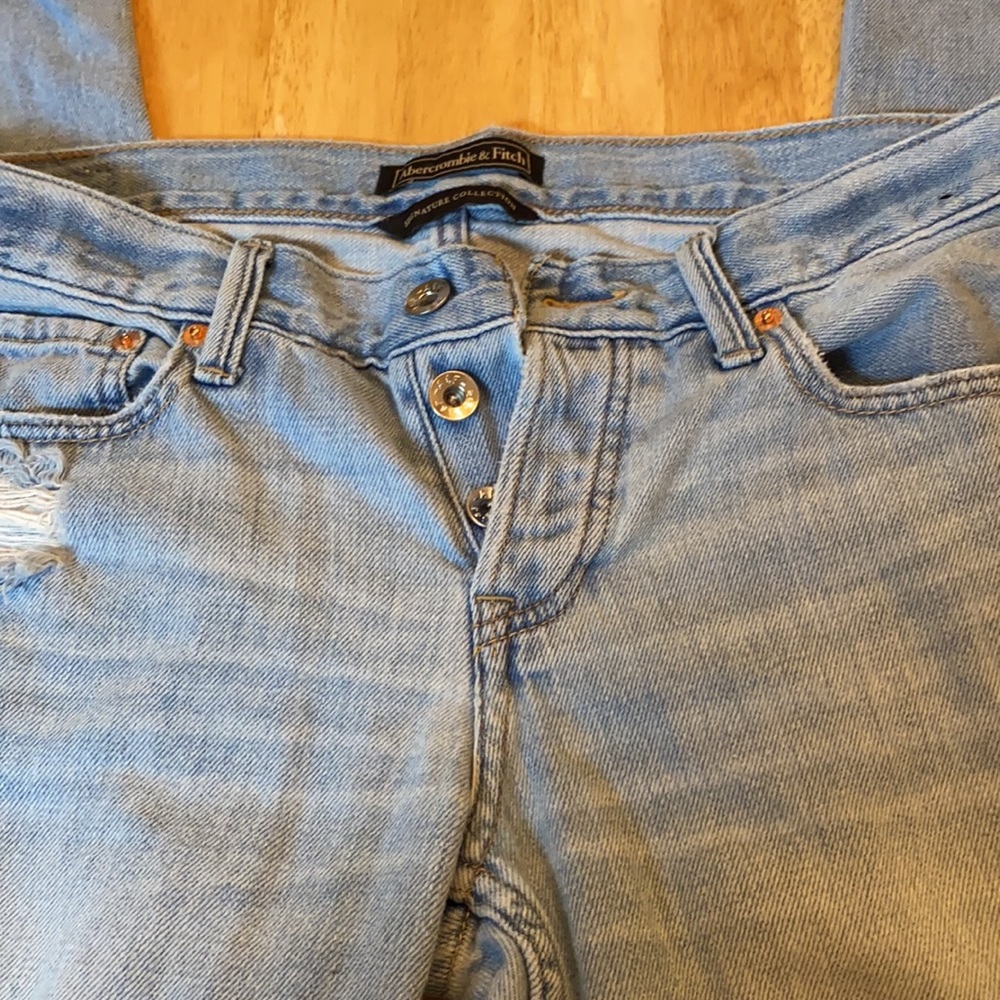 Abercrombie & Fitch Distressed Button Fly Light wash Women’s Jeans Size 26 - Picture 2 of 12
